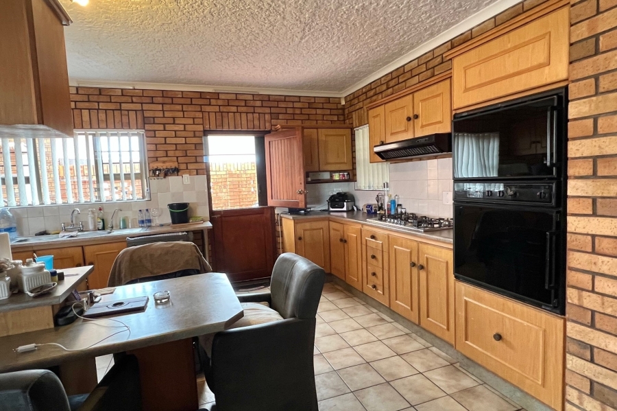 7 Bedroom Property for Sale in Wavecrest Eastern Cape